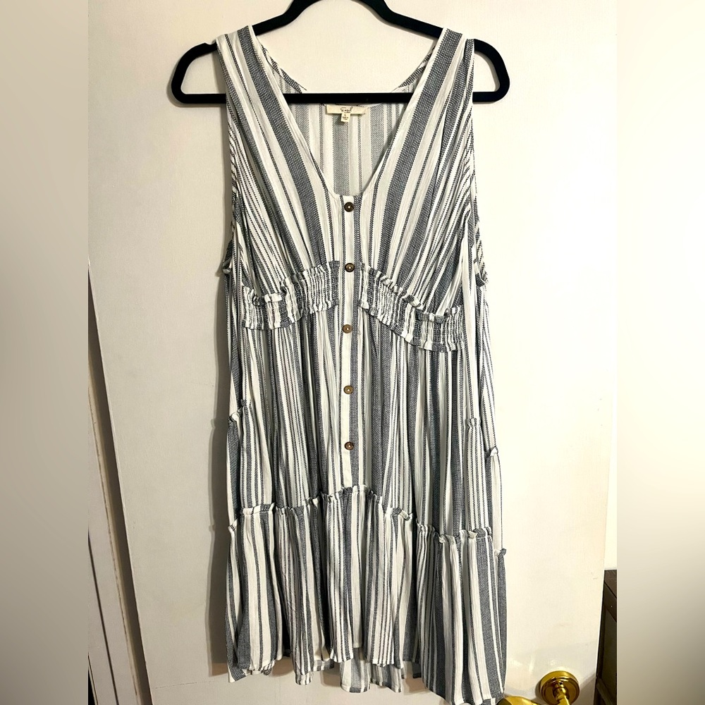 Easel Dress, size Large, very flowy &perfect for the summer and the beach!